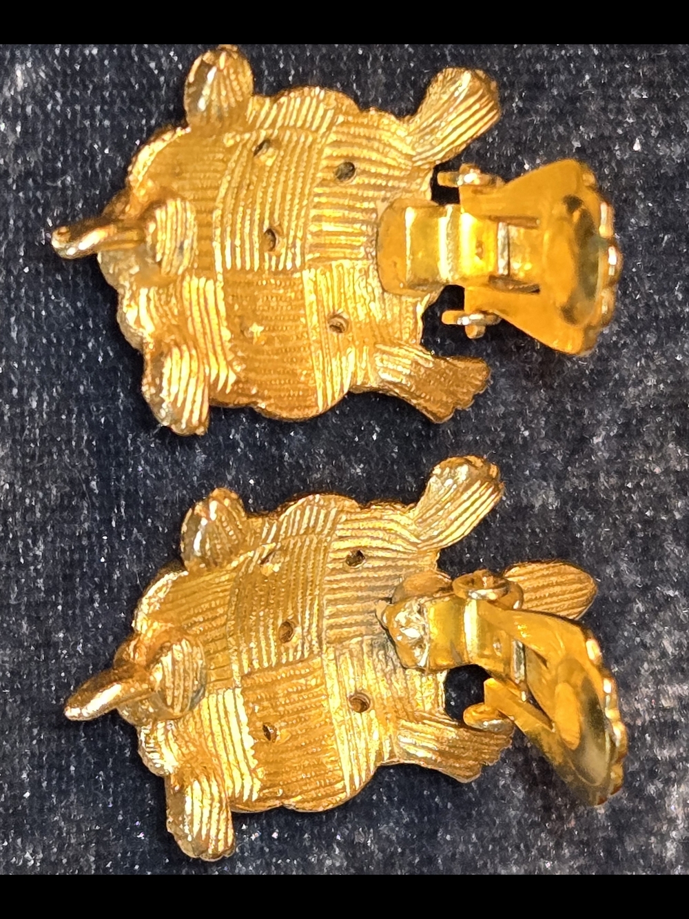 ‼️SOLD‼️Vintage Golden Turtle Clip-On Earrings With Multi Colored Rhinestones - Picture 5 of 8